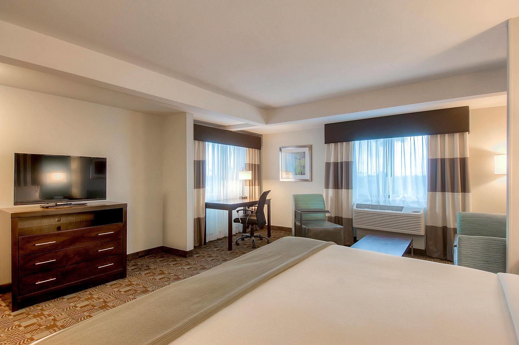 Holiday Inn Express Hotel & Suites Carlsbad Beach By Ihg Екстериор снимка